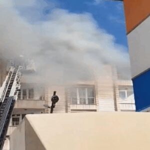 esenyurtta 4 katli binada cikan yangin sonduruldu zlhIxhqN