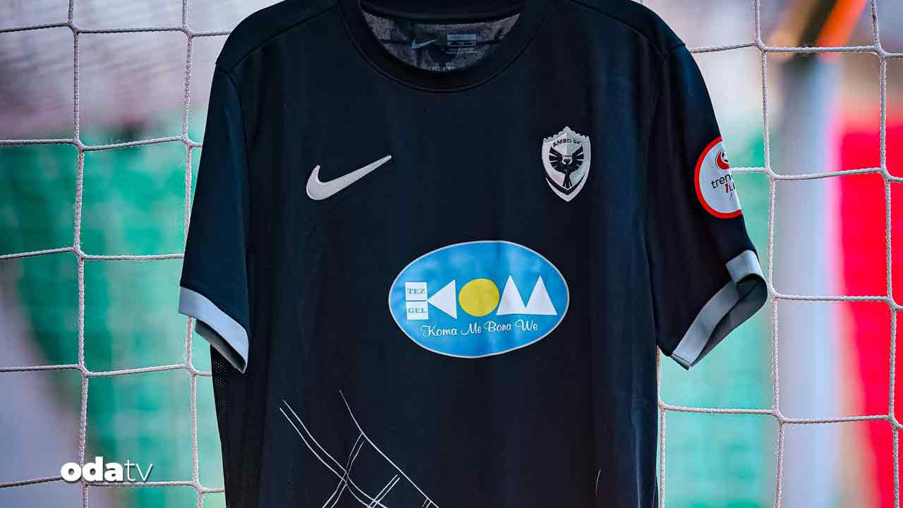 amedspor formasinda kurtce reklam AADZJVLQ