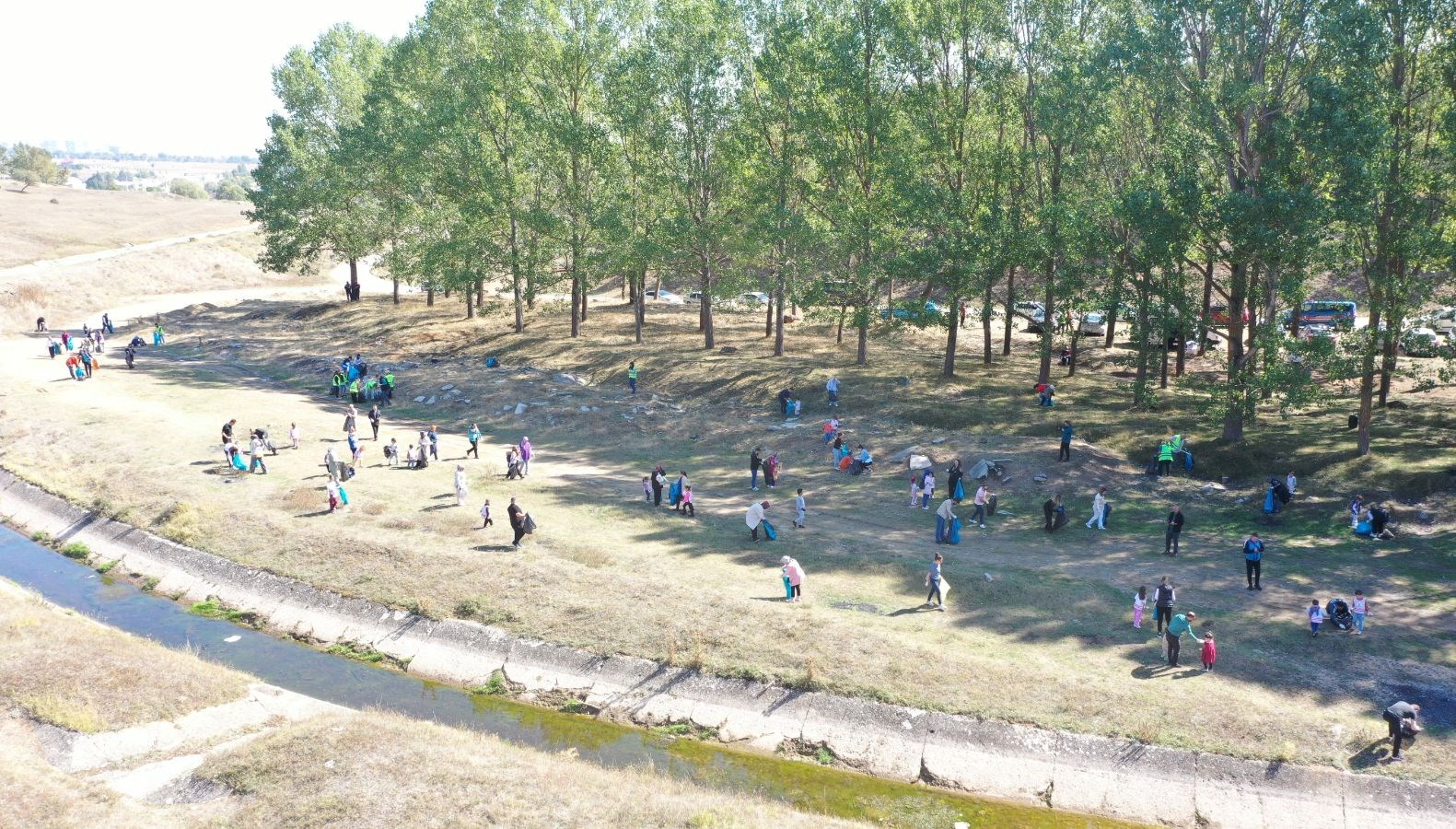bugun dunya temizlik gunu boluda onlarca gonullu cop topladi WeDQzfwb