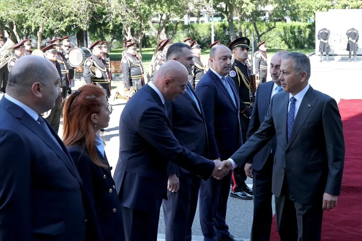 icisleri bakani yerlikayanin gurcistan temaslarina iliskin bakanliktan aciklama FlKJQ2vy