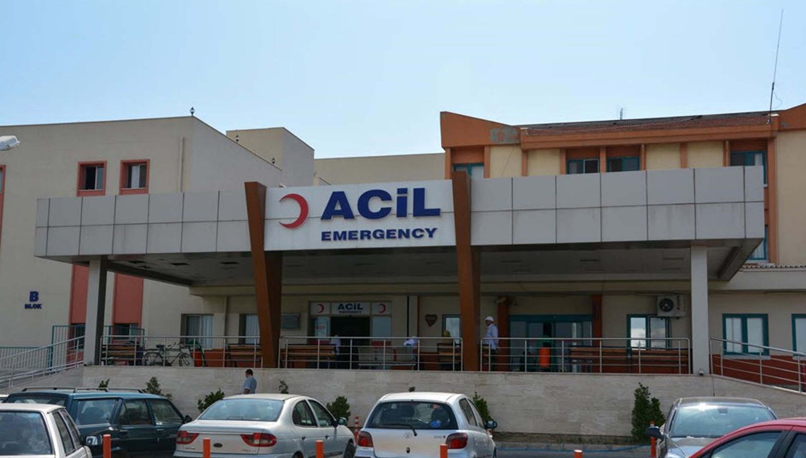 izmirde aile faciasi lise ogrencisi babasini oldurup annesini yaraladi nKkwssJp