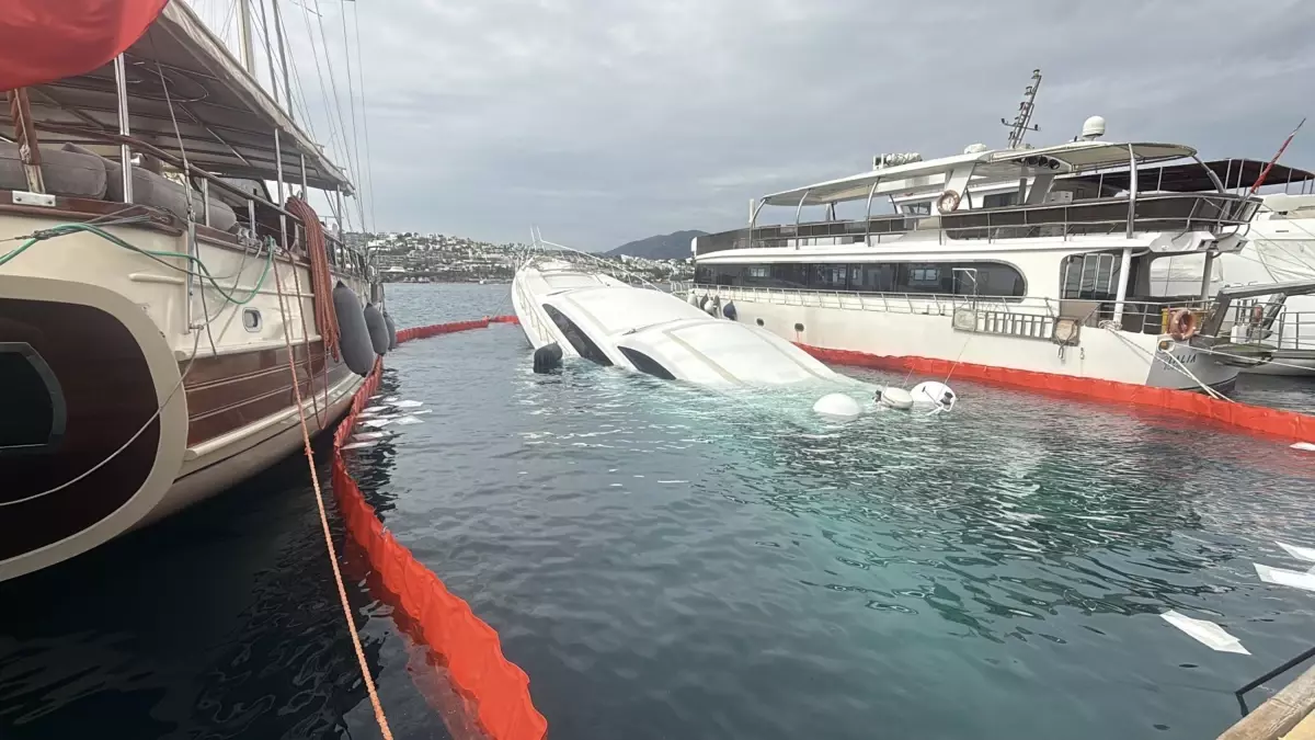 bodrumda luks yat su alarak batti guZJF3zA.jpg