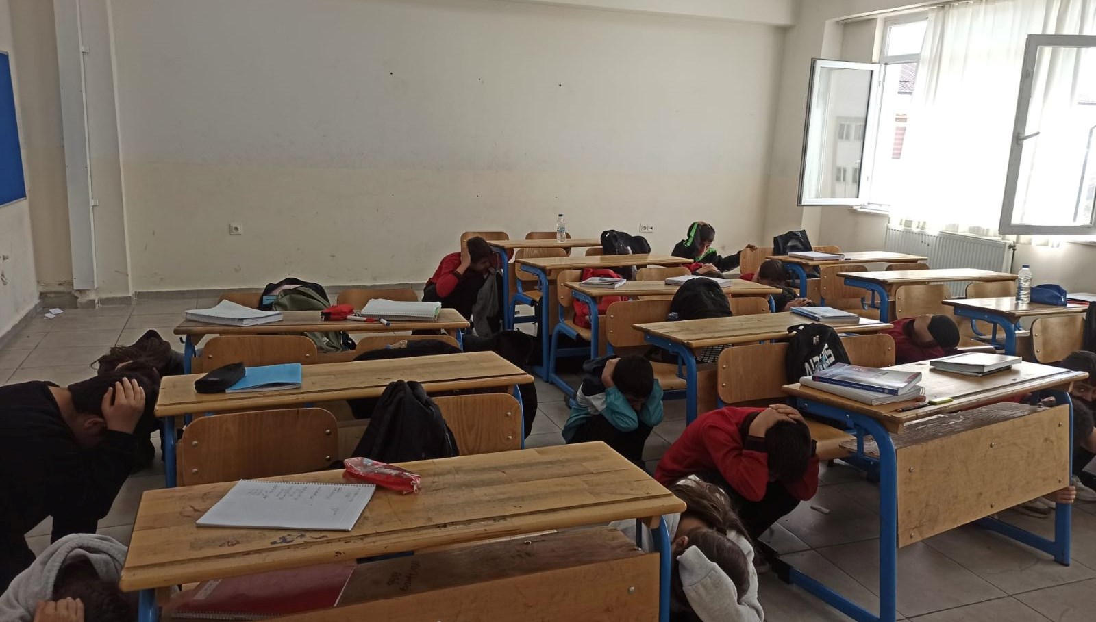 hakkaride okullarda tatbikat A4mrQTaZ.jpg