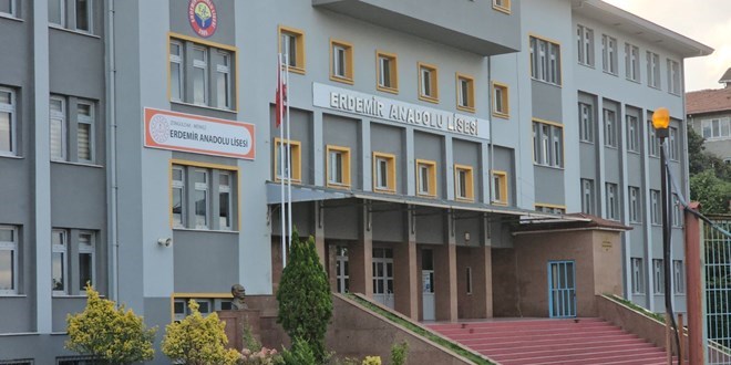 lisede tuvalette sigara istedi kullanmiyorum yanitini alinca cenesini kirdi gLk2NtOd.jpg