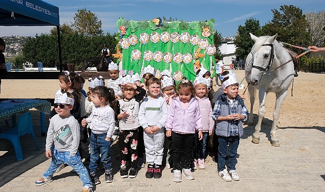 minikler hayvanlari koruma gununde atlarla bulustu CQE9HSZT