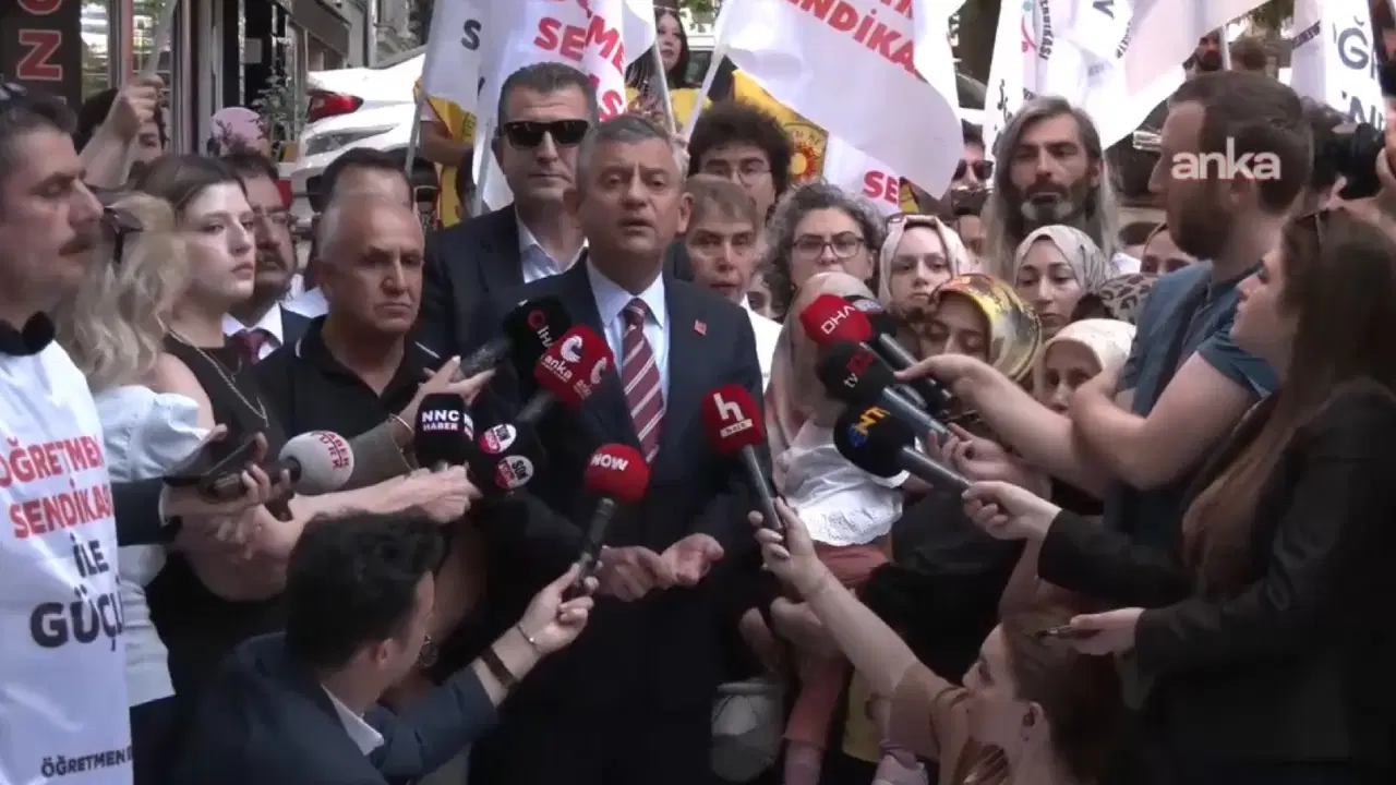 Özgür Özel, Açlık Grevindeki Eğitmenlere Destek Gösterdi