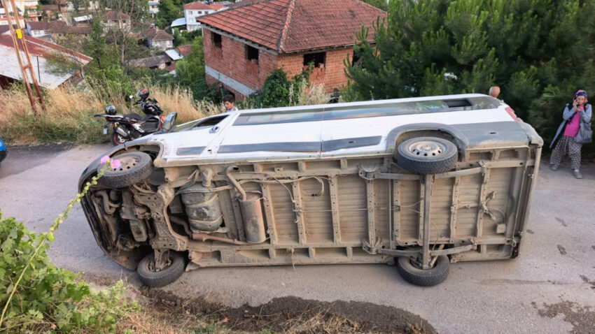 Tarim iscilerini tasiyan servis minibusu devrildi 7 yarali 7FH5syvx